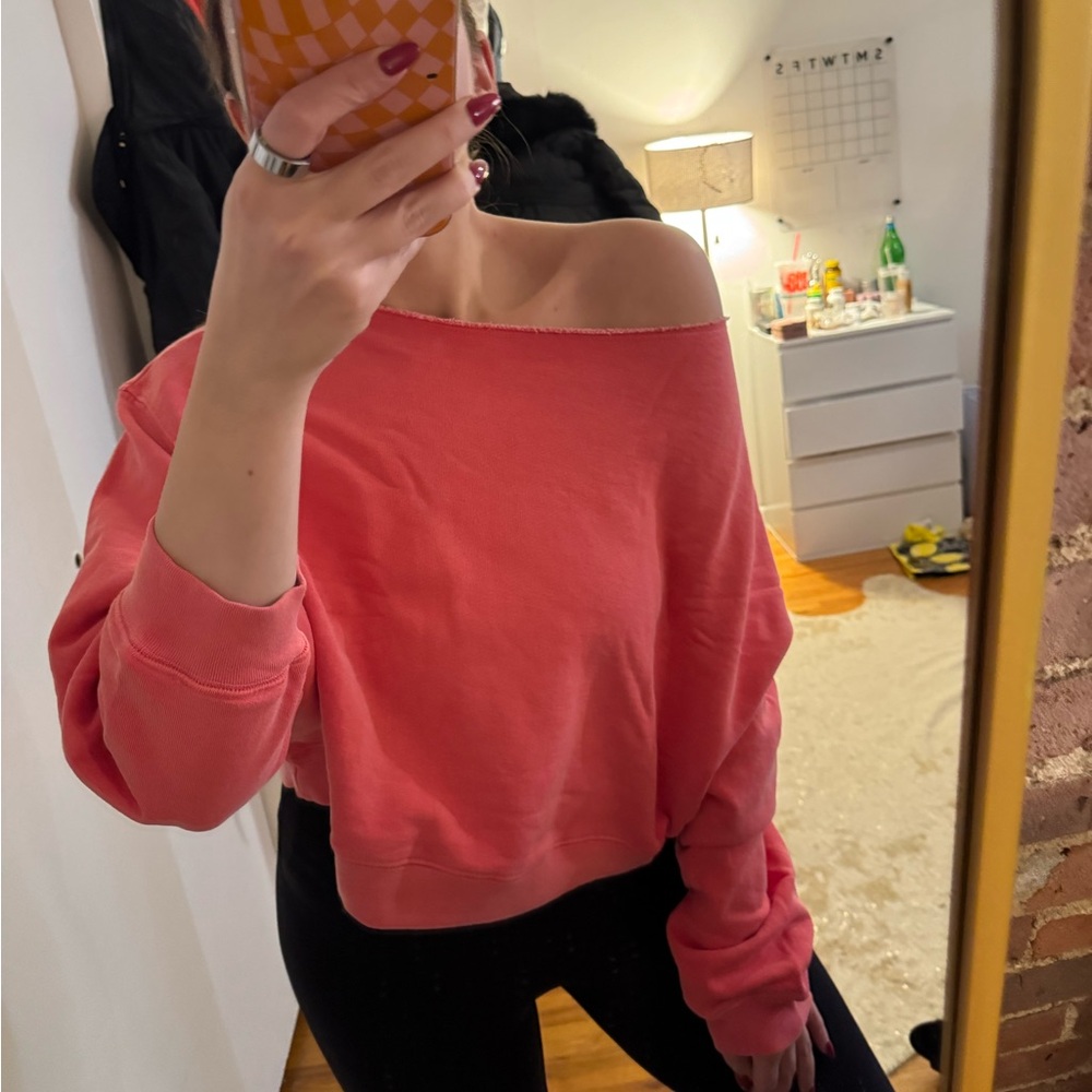 Women’s Pink off the shoulder Sweatshirt NWT Revolve Sundry Size S